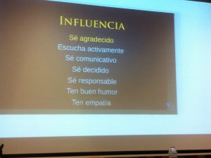 “LIDERAZGO ES INFLUENCIA. La habilidad de influir en las personas con la comunicación”