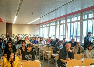 “LIDERAZGO ES INFLUENCIA. La habilidad de influir en las personas con la comunicación”