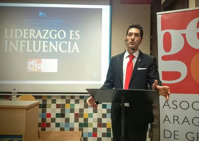 “LIDERAZGO ES INFLUENCIA. La habilidad de influir en las personas con la comunicación”