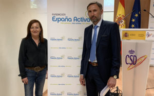 FAGDE estuvo representada en dicho evento por su vicepresidenta 1ª, Milagros Díaz, en la imagen principal junto al gerente de la Fundación, Alberto García